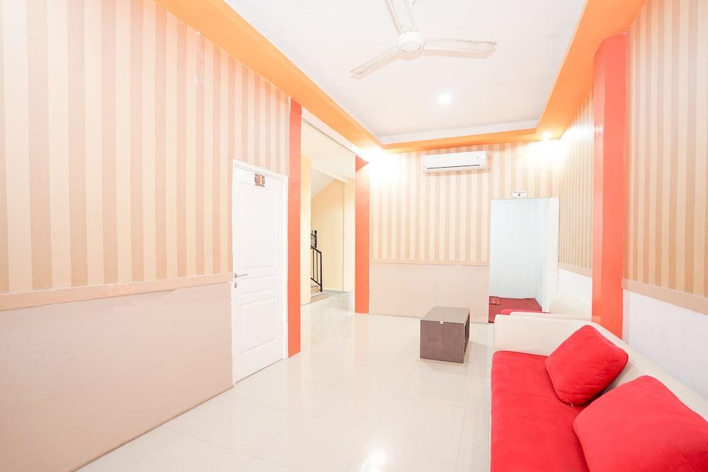 Hotel O Juanda Near Terminal International Juanda Brebek Екстер'єр фото