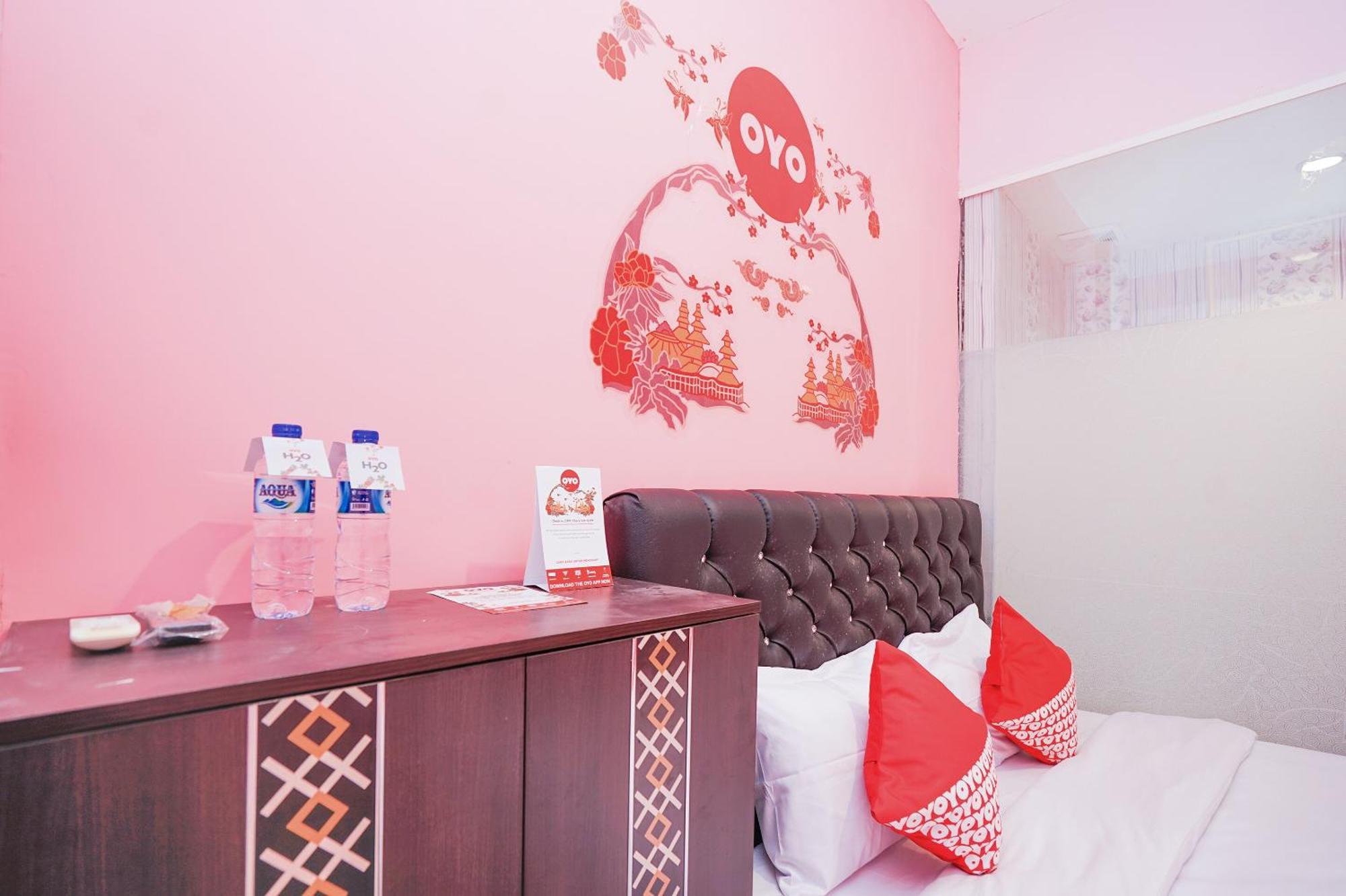 Hotel O Juanda Near Terminal International Juanda Brebek Екстер'єр фото